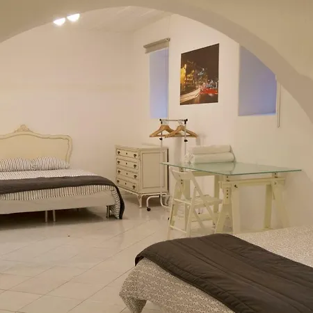 Open Space In Principe Real. Apartment
